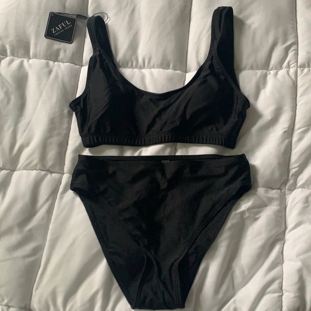Black bikini